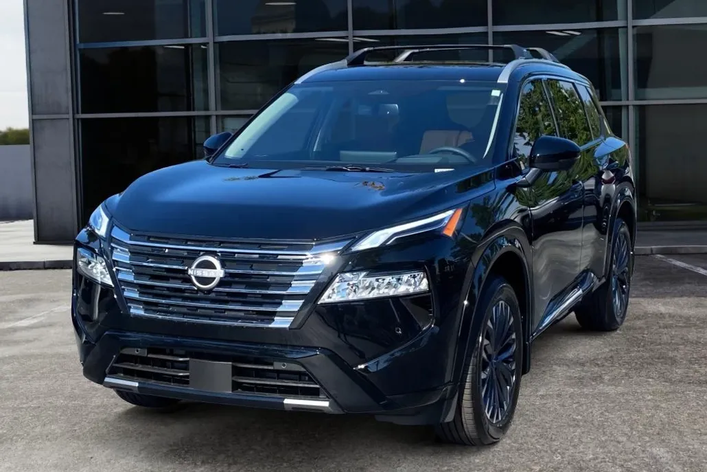 2026 Nissan Rogue Platinum photo 1