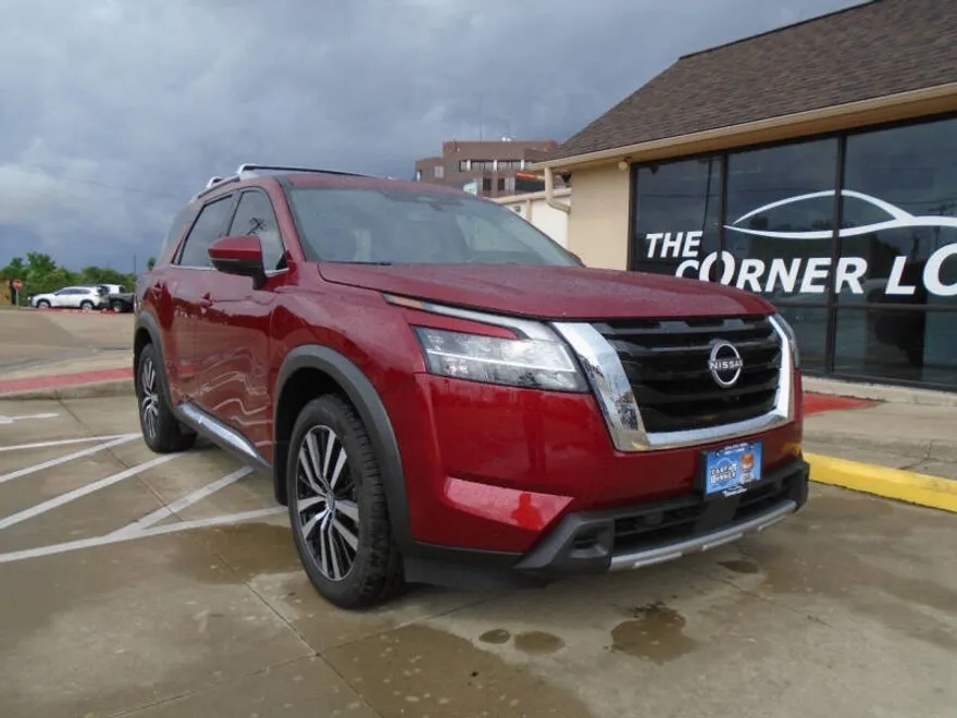 2023 Nissan Pathfinder Platinum photo 1