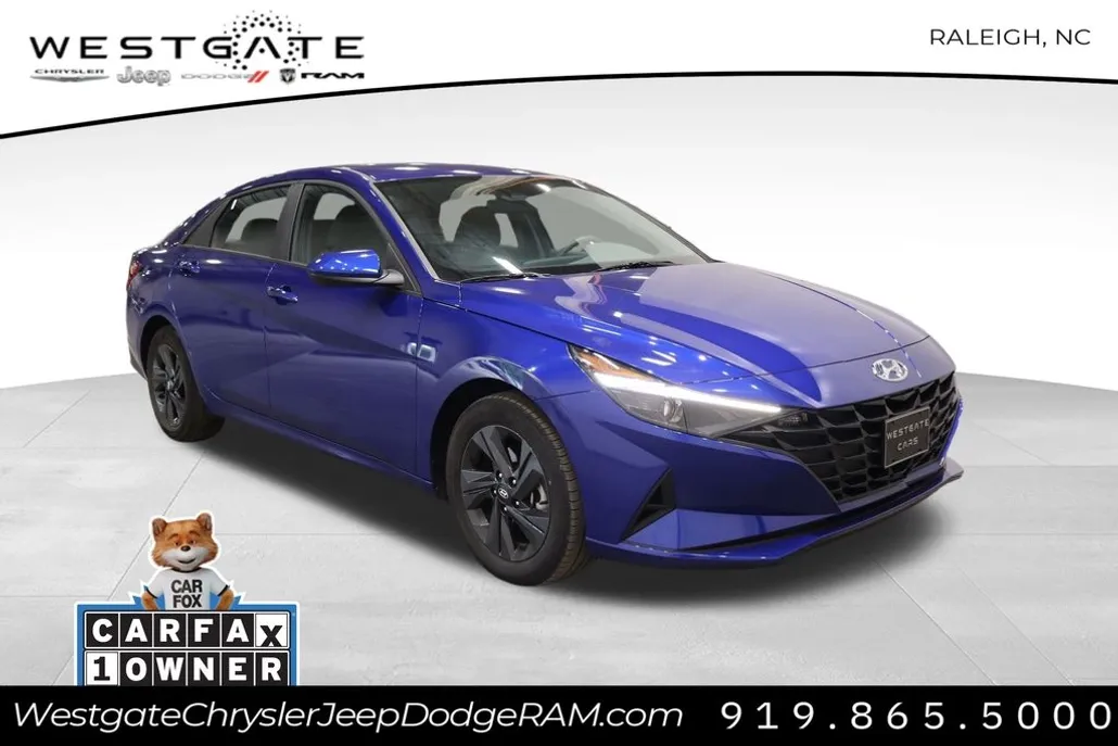 2023 Hyundai Elantra SEL photo 1
