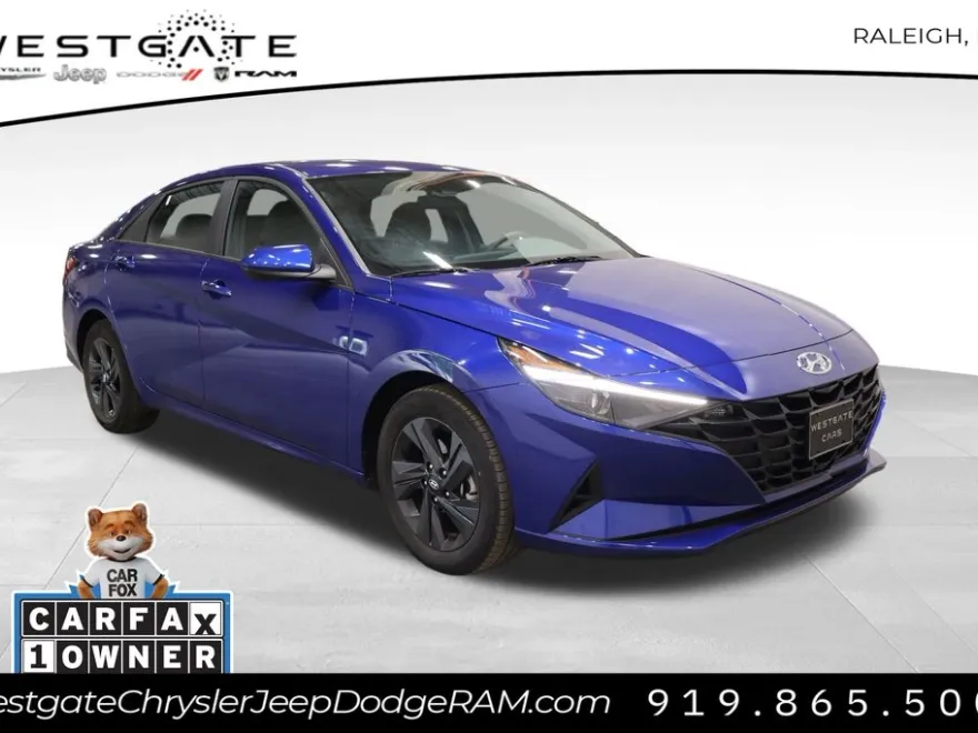 2023 Hyundai Elantra SEL photo 1