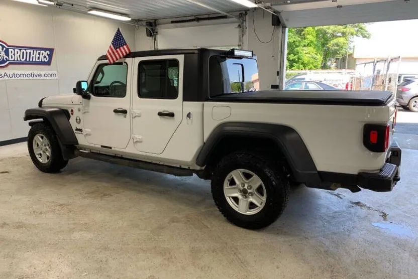2020 Jeep Gladiator Sport S photo 1