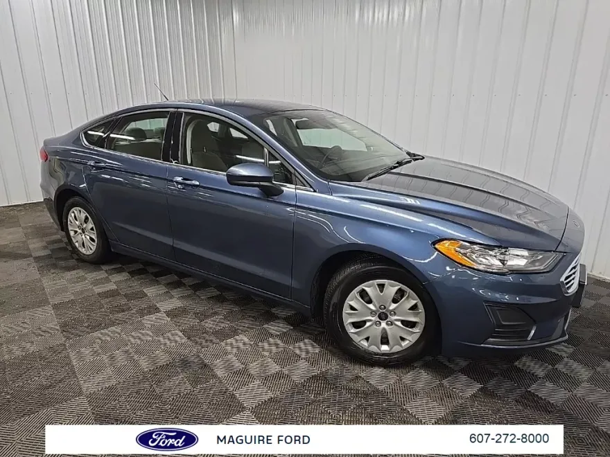 2019 Ford Fusion S photo 1