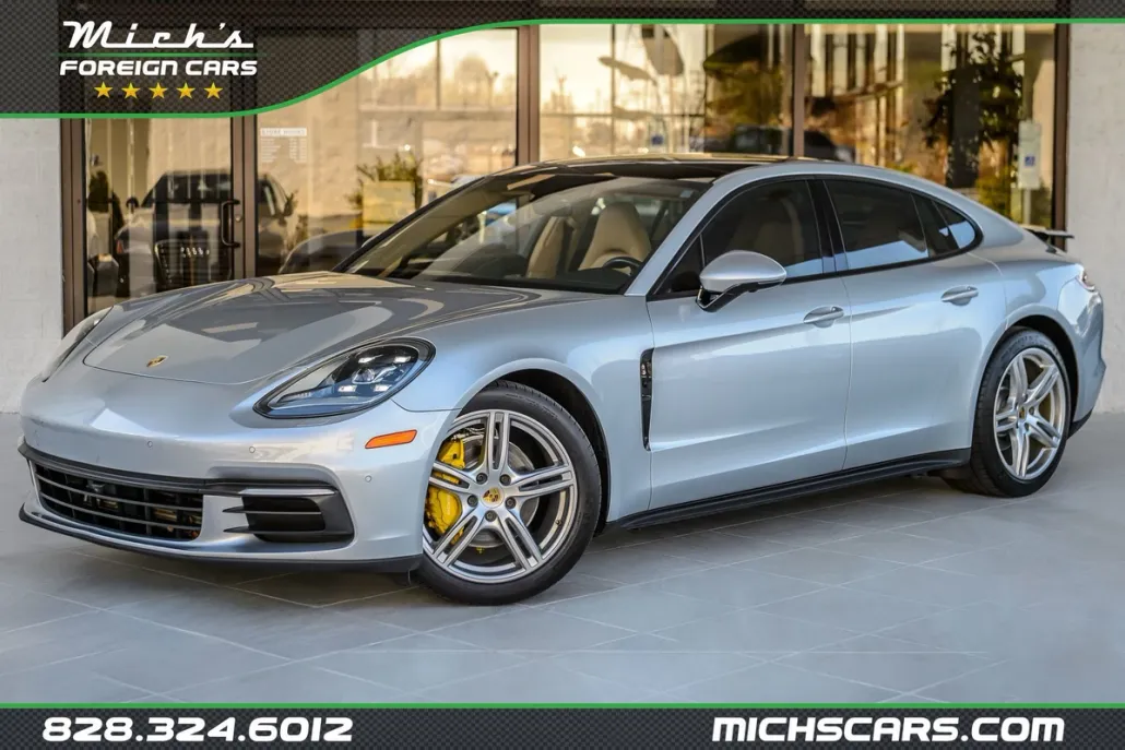2018 Porsche Panamera Base 4 photo 1