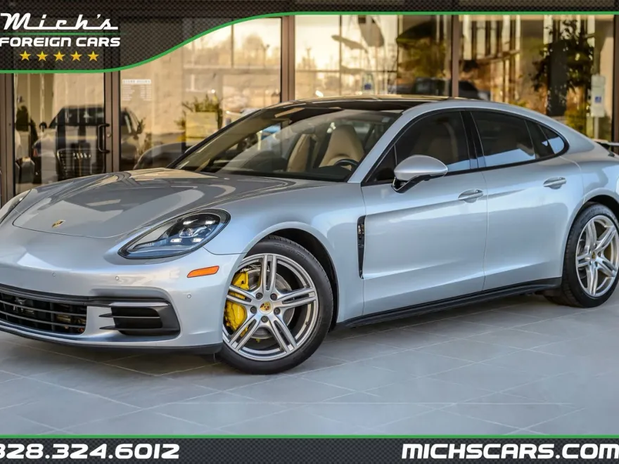2018 Porsche Panamera Base 4 photo 1