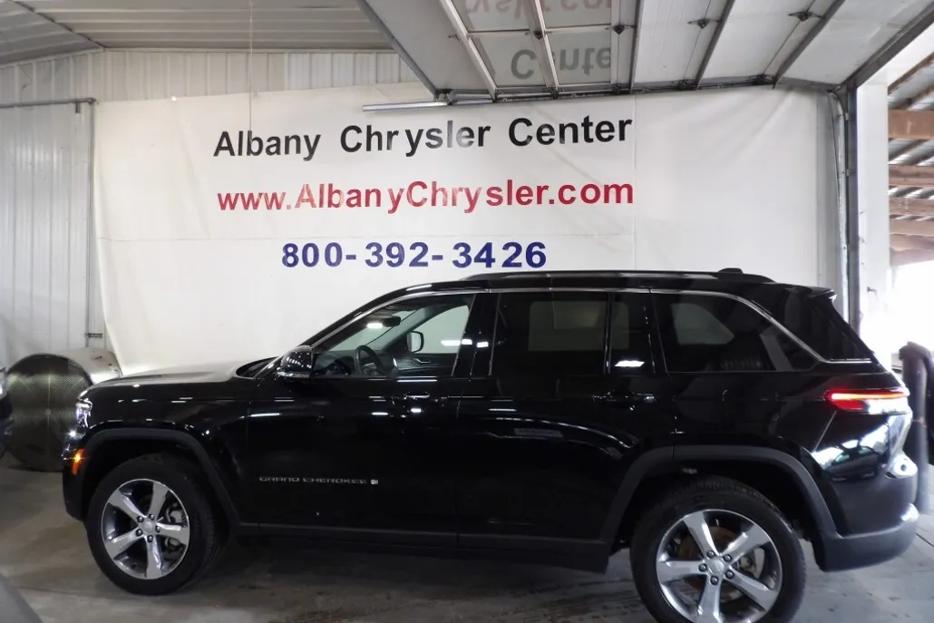 2022 Jeep Grand Cherokee Limited photo 1