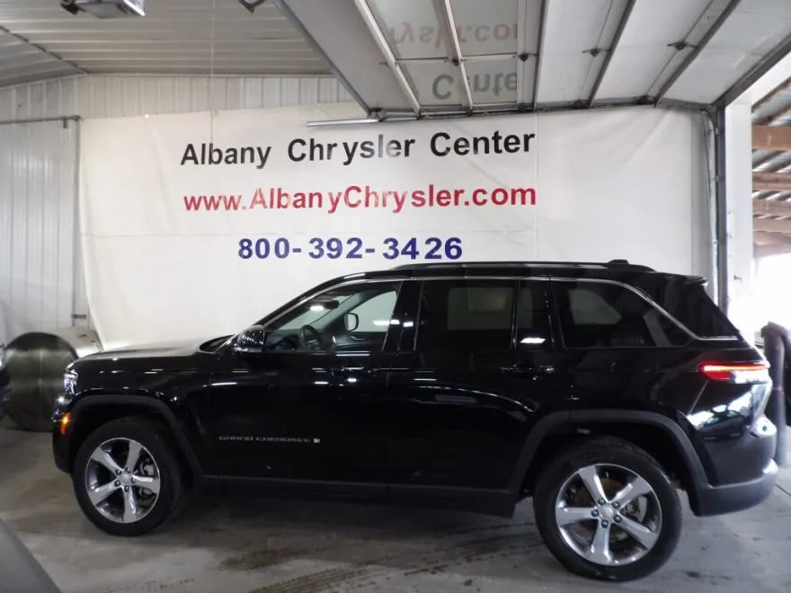 2022 Jeep Grand Cherokee Limited photo 1