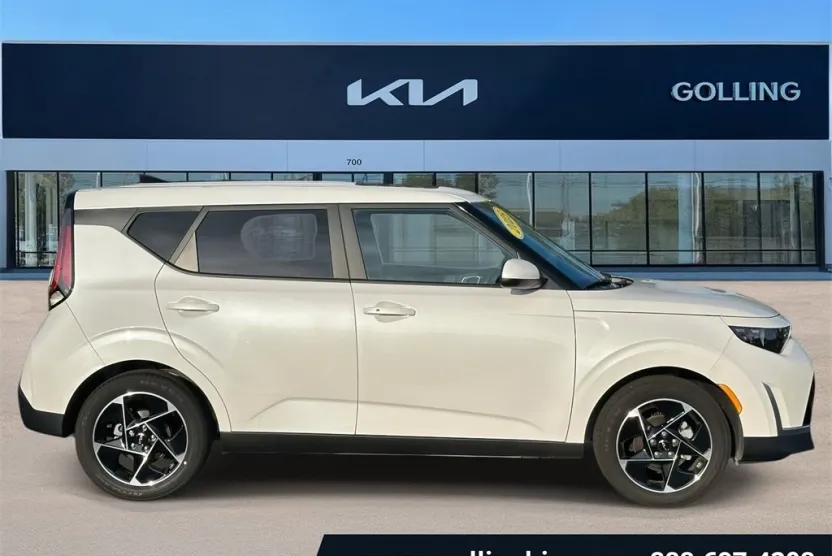 2025 Kia Soul EX photo 1