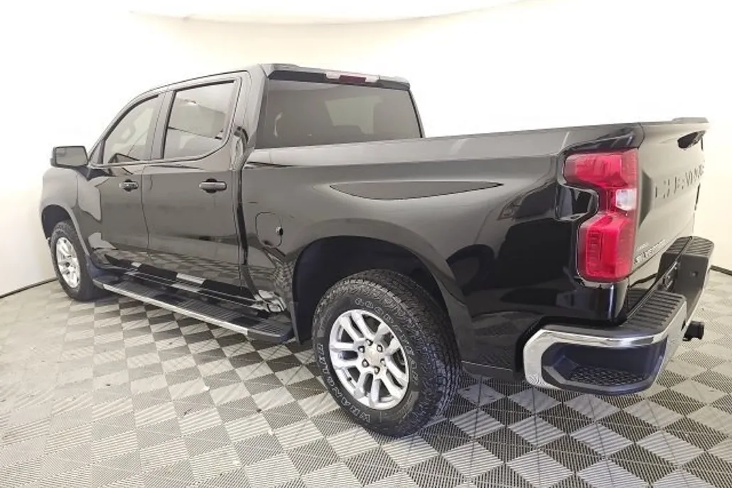2025 Chevrolet Silverado 1500 LT photo 1