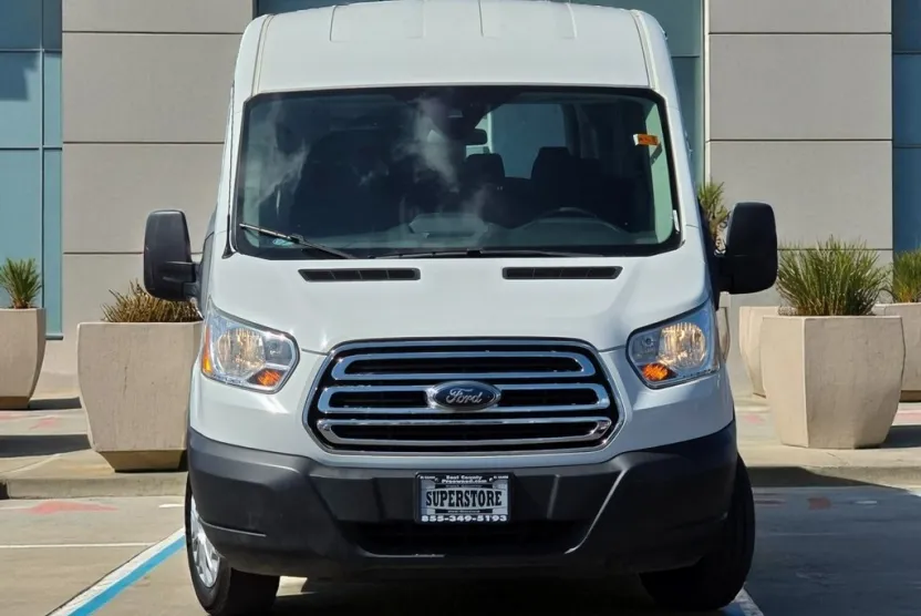 2019 Ford Transit Passenger XLT photo 1