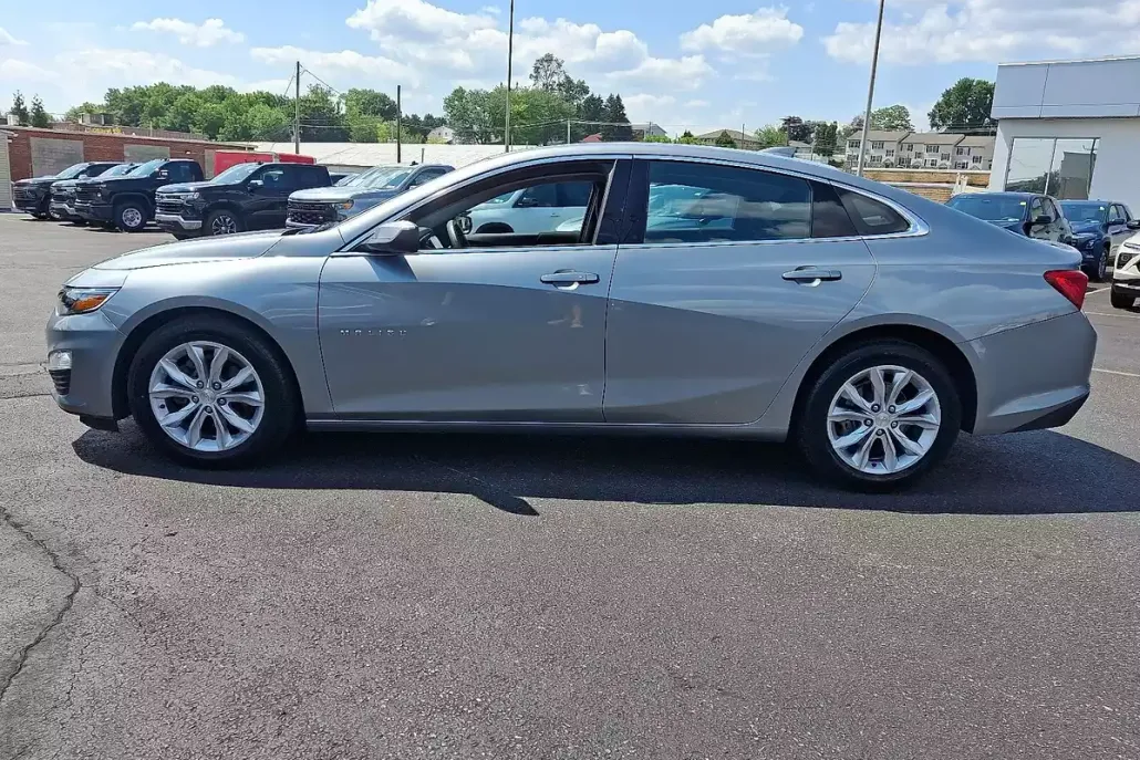 2024 Chevrolet Malibu 1LT photo 1