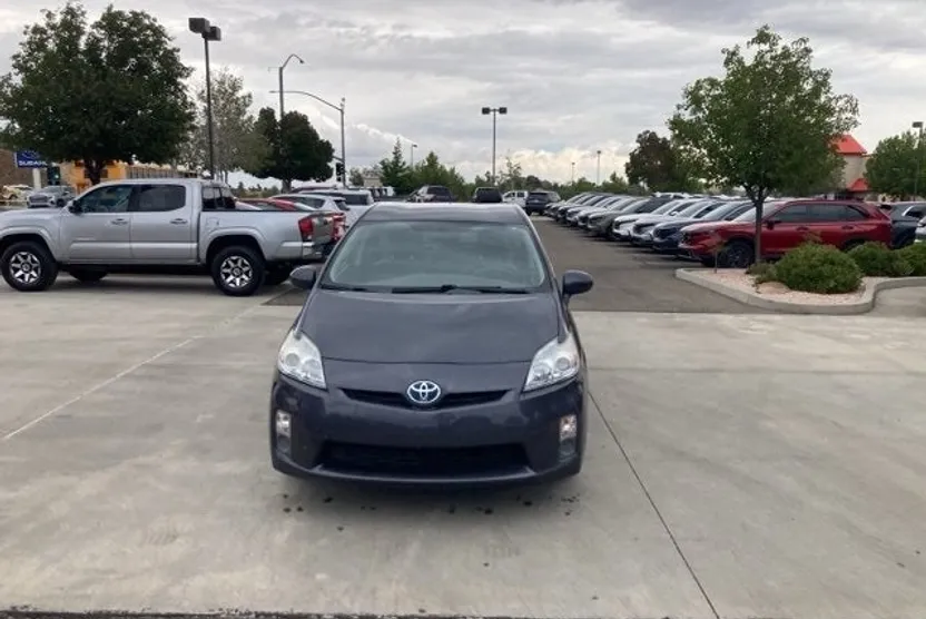 2011 Toyota Prius Three photo 1