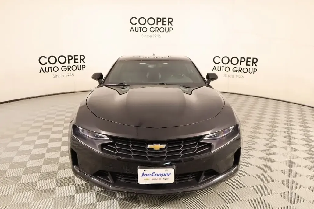 2023 Chevrolet Camaro 1LT photo 1