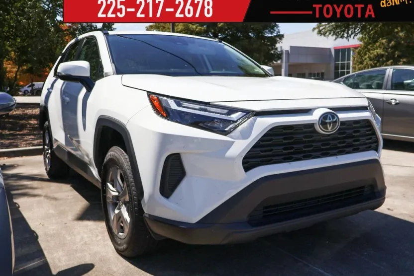 2024 Toyota RAV4 XLE photo 1