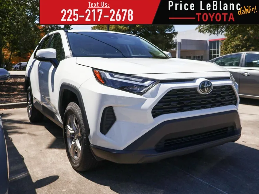 2024 Toyota RAV4 XLE photo 1