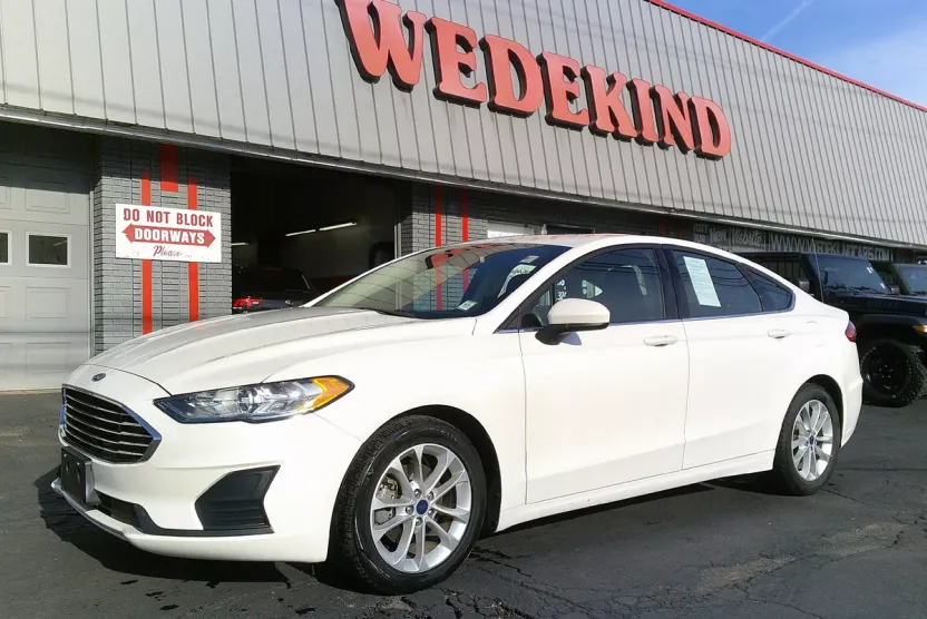 2020 Ford Fusion SE photo 1