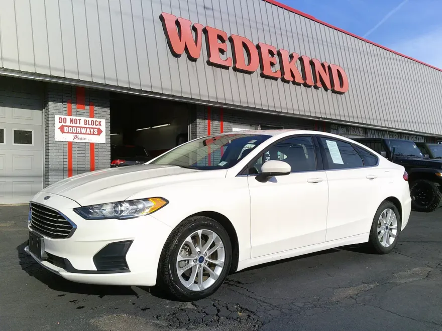 2020 Ford Fusion SE photo 1