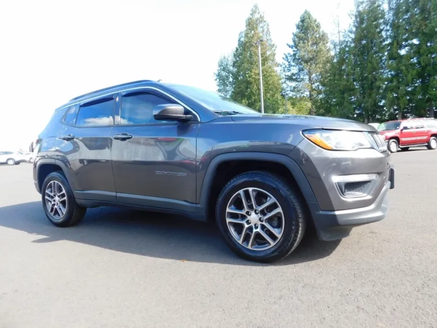 2017 Jeep Compass Latitude Sport photo 1