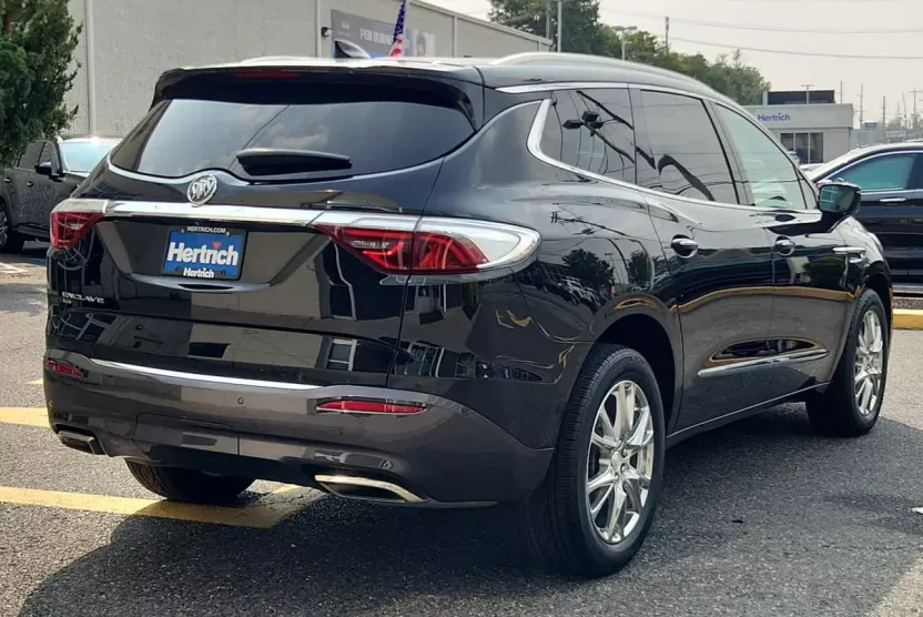 2022 Buick Enclave Essence photo 1