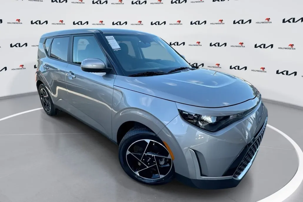 2024 Kia Soul EX photo 1
