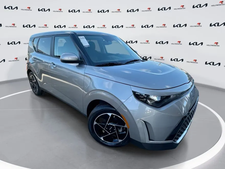 2024 Kia Soul EX photo 1