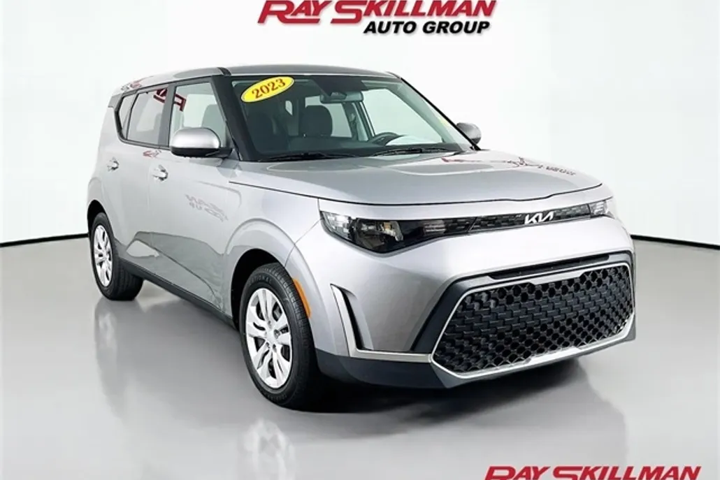 2023 Kia Soul LX photo 1
