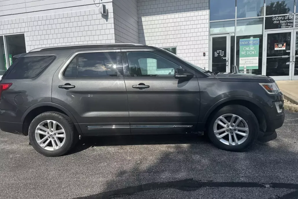 2016 Ford Explorer XLT photo 1
