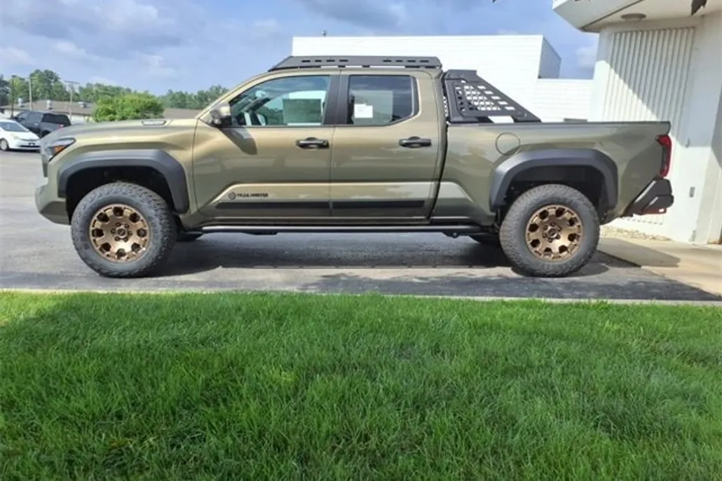2025 Toyota Tacoma Trailhunter photo 1