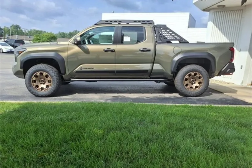 2025 Toyota Tacoma Trailhunter photo 1