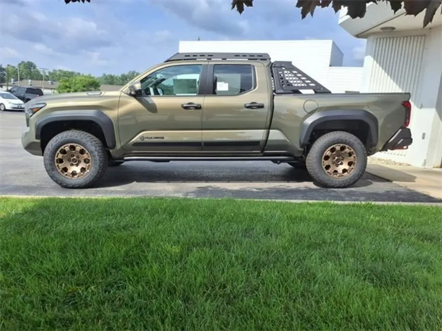 2025 Toyota Tacoma Trailhunter photo 1
