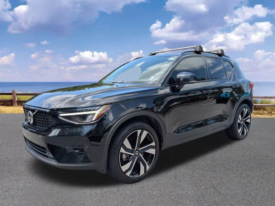2023 Volvo XC40 Plus photo 1