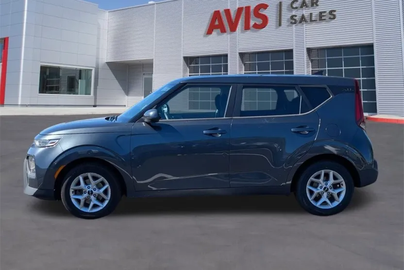 2022 Kia Soul LX photo 1