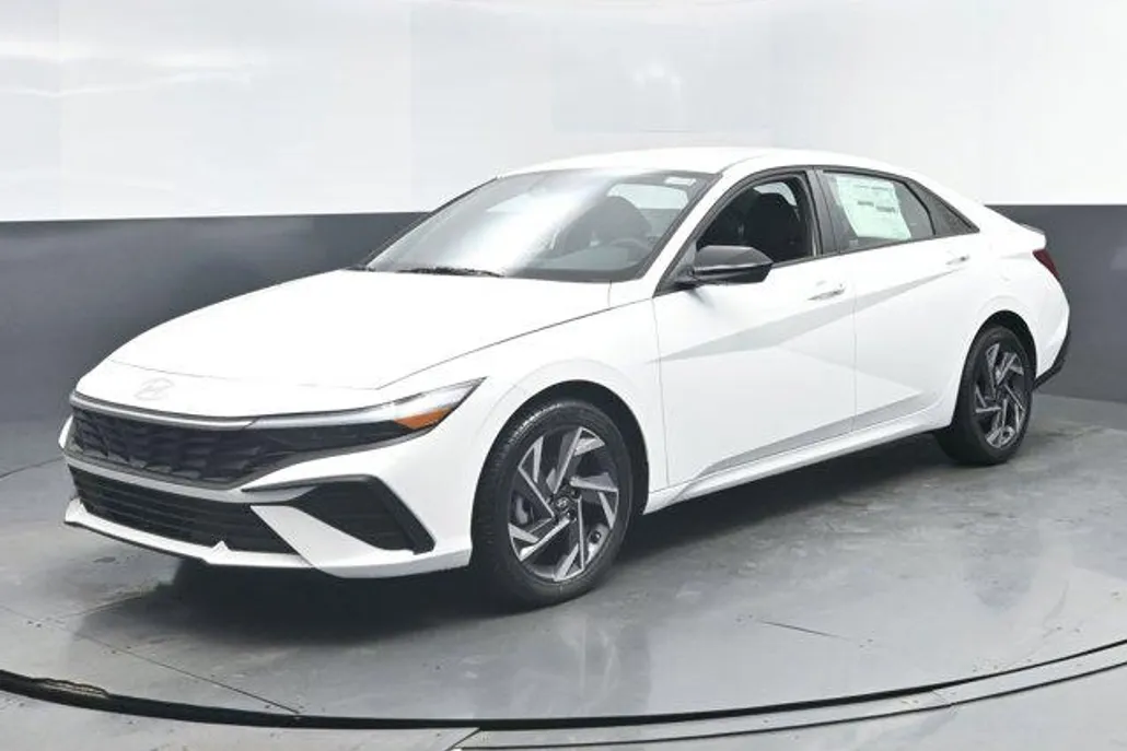 2025 Hyundai Elantra SEL Sport photo 1