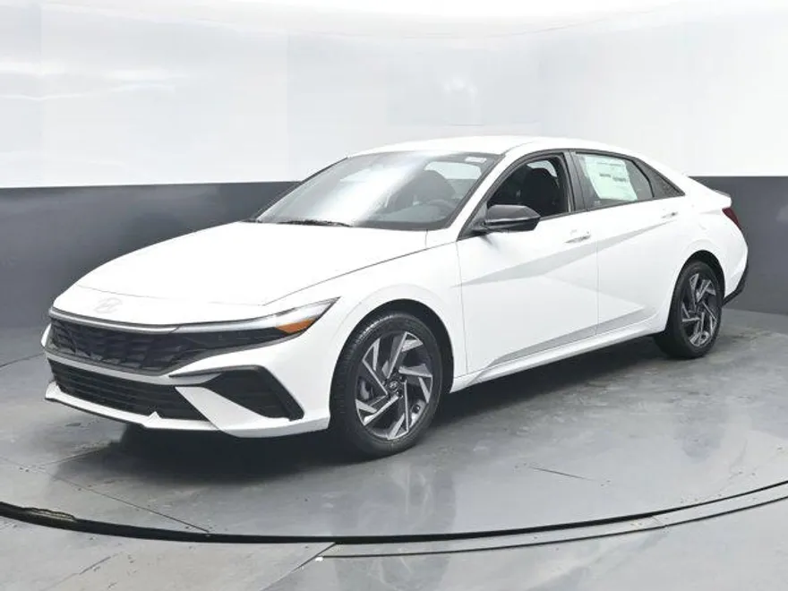 2025 Hyundai Elantra SEL Sport photo 1
