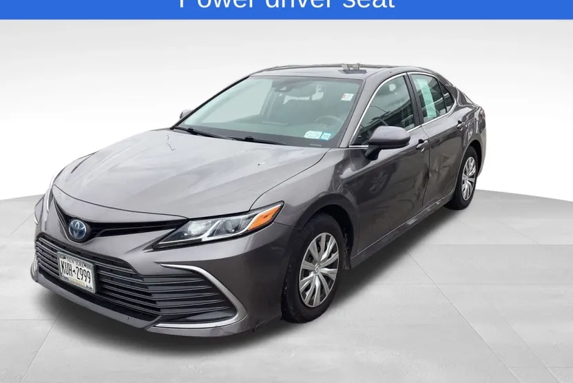 2022 Toyota Camry Hybrid LE photo 1