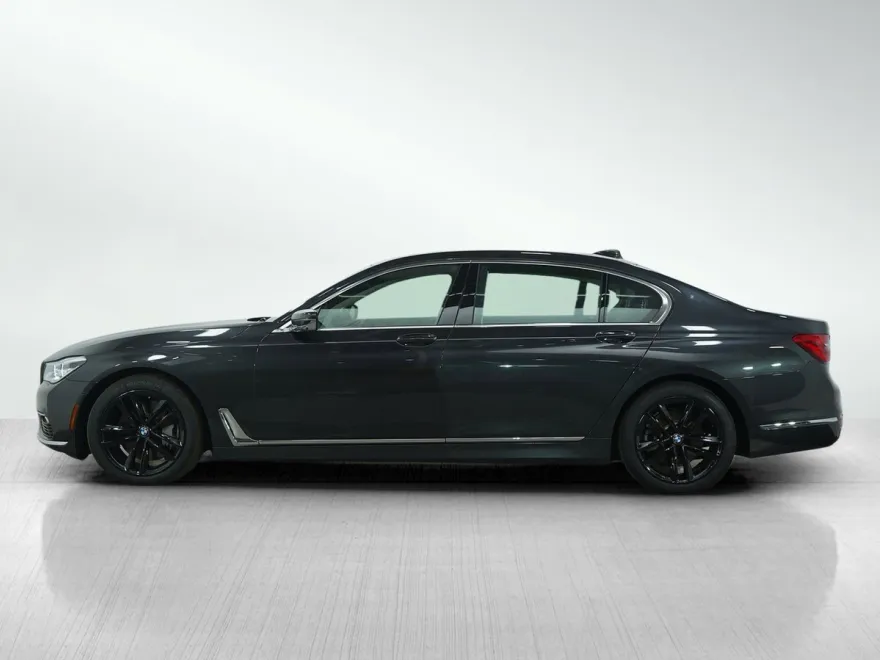 2018 Bmw 750i / B7 xDrive Sedan photo 1
