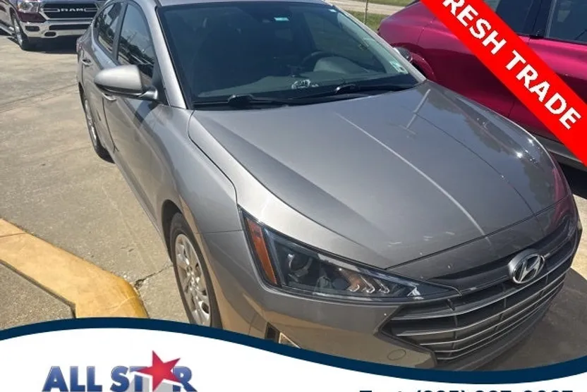 2020 Hyundai Elantra SE photo 1