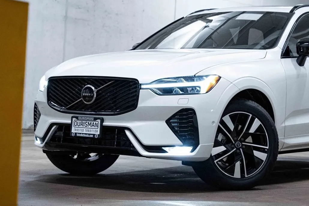 2026 Volvo XC60 B5 Plus photo 1