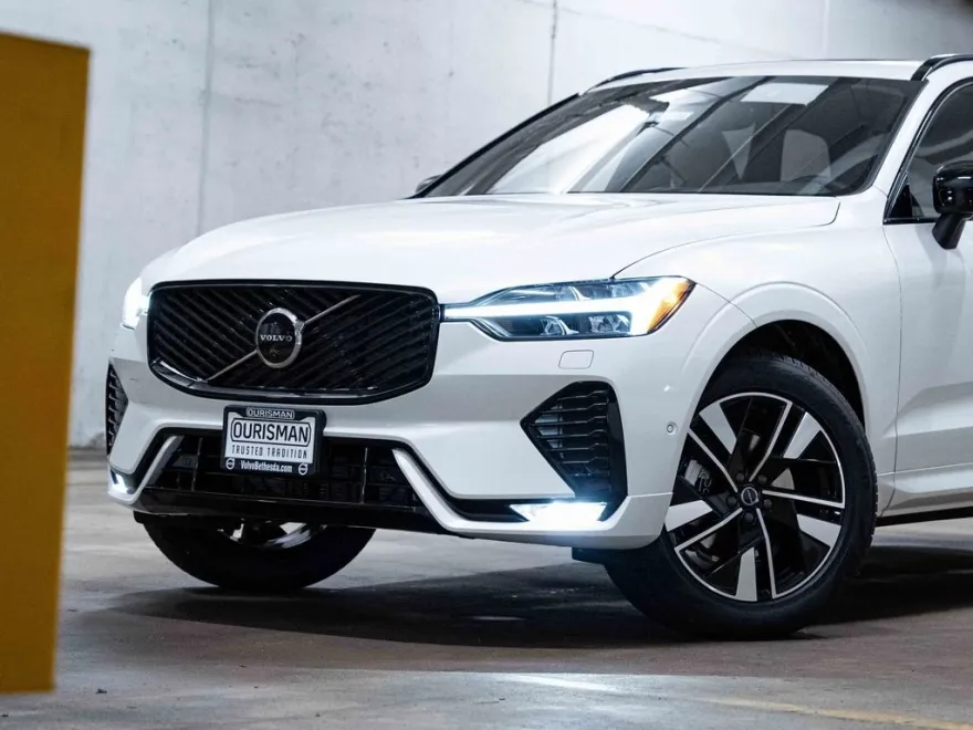 2026 Volvo XC60 B5 Plus photo 1