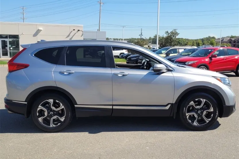 2019 Honda CR-V Touring photo 1