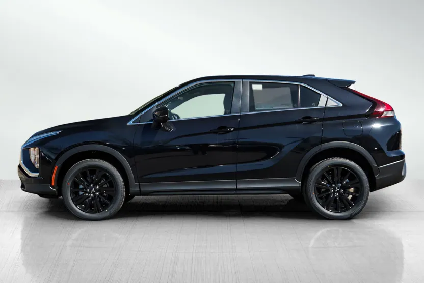 2025 Mitsubishi Eclipse Cross LE photo 1