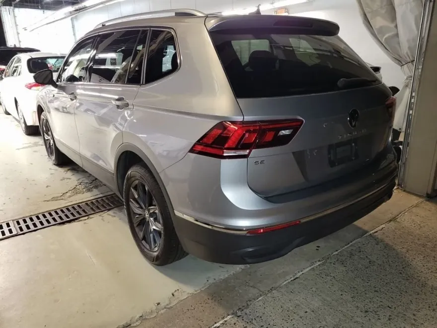 2023 Volkswagen Tiguan SE photo 1