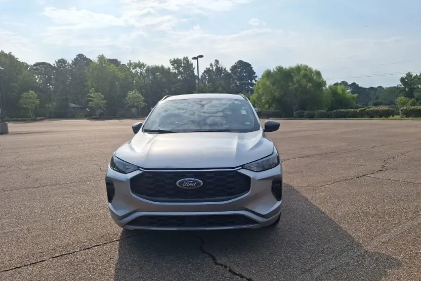 2023 Ford Escape ST-Line photo 1