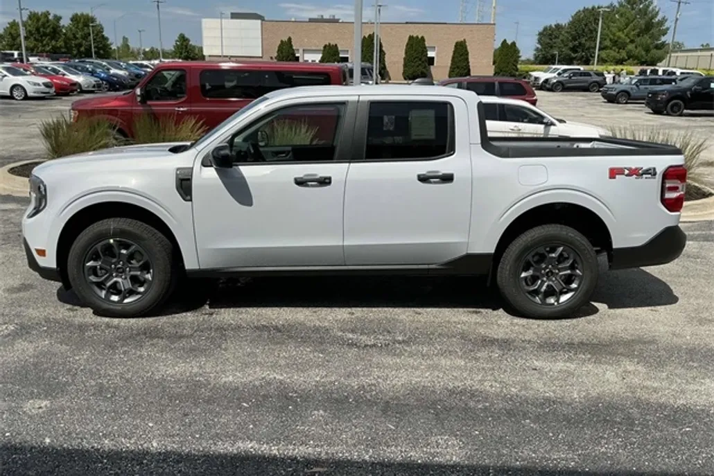 2025 Ford Maverick XLT photo 1