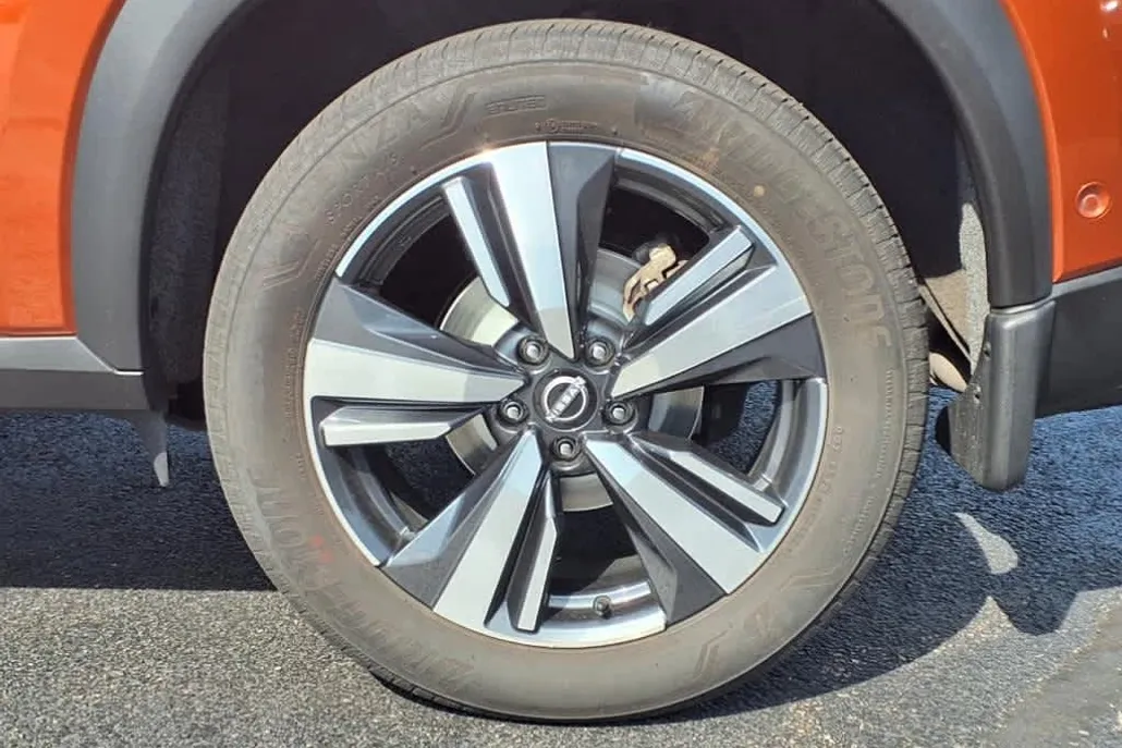 2023 Nissan Rogue SL photo 1