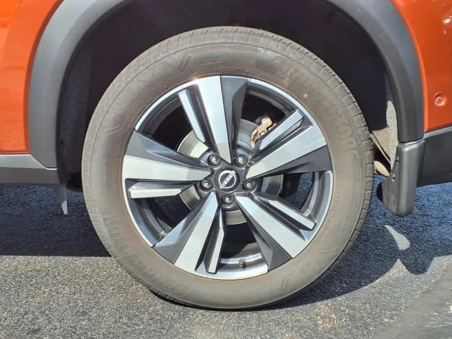 2023 Nissan Rogue SL photo 1