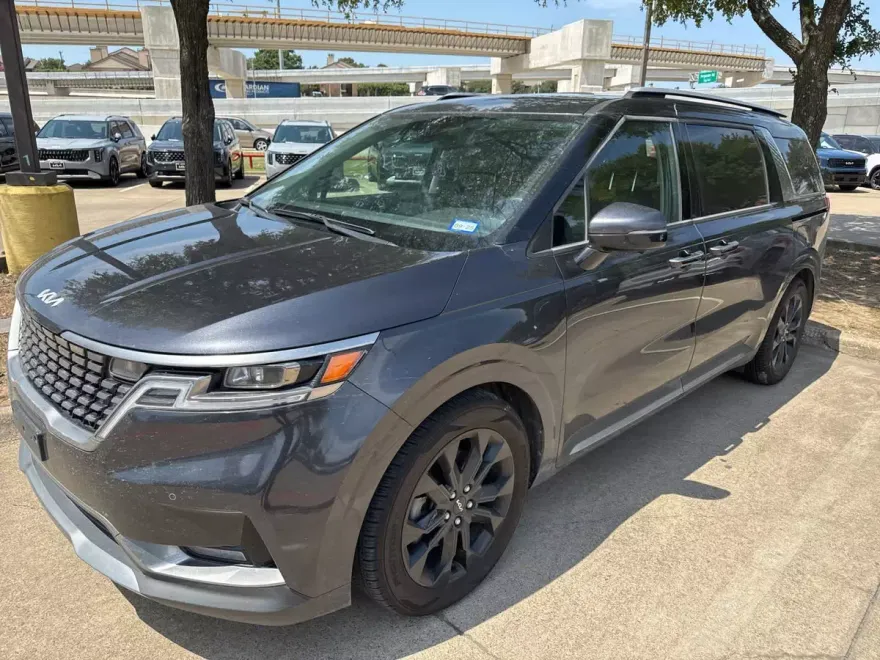 2024 Kia Carnival SX Prestige photo 1
