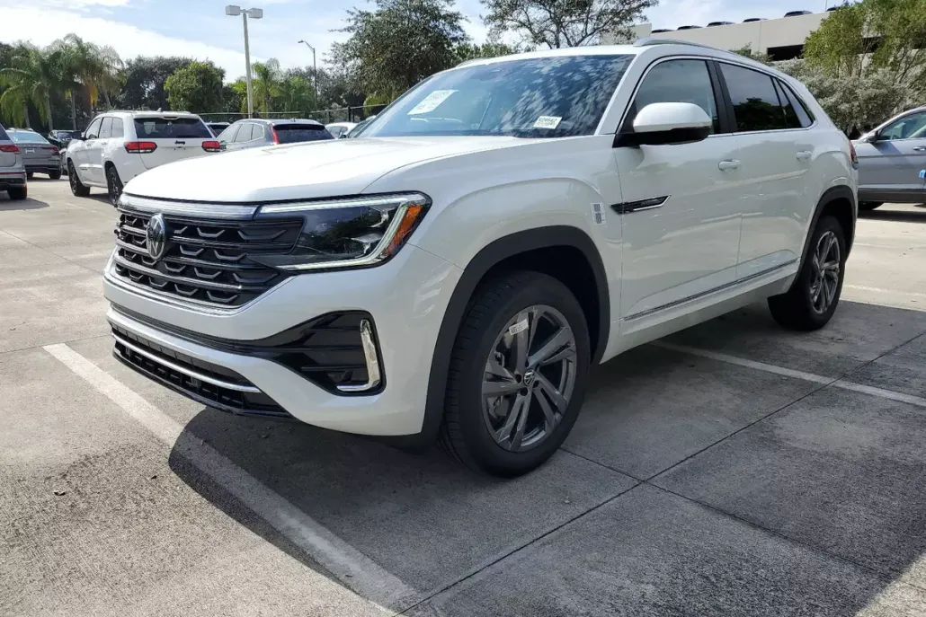 2024 Volkswagen Atlas Cross Sport SEL R-Line photo 1