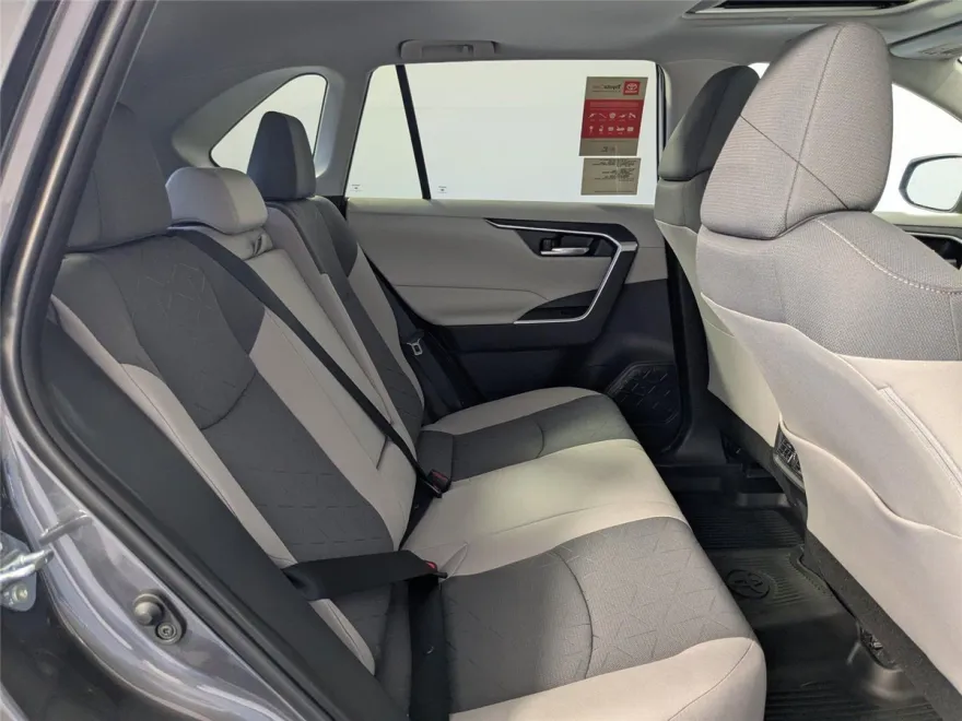 2025 Toyota RAV4 XLE photo 1