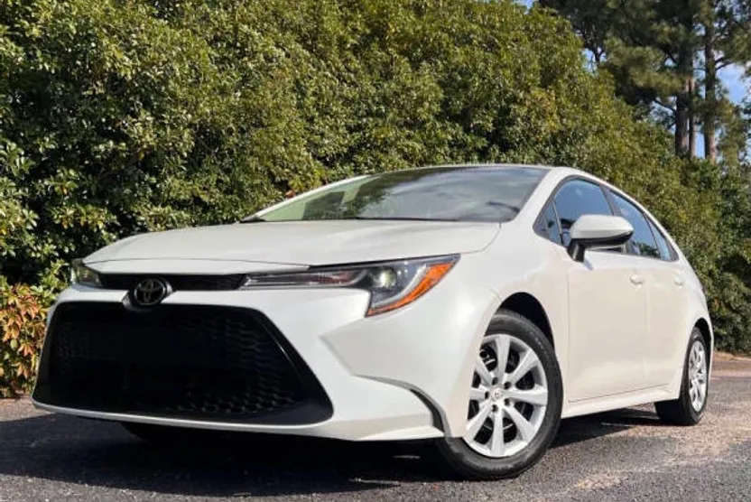 2022 Toyota Corolla LE photo 1