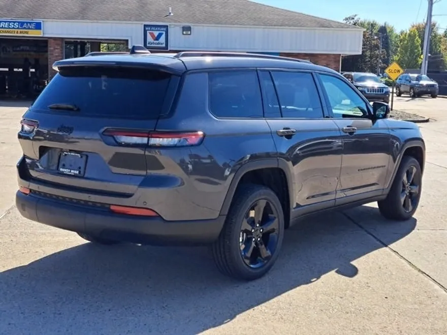 2025 Jeep Grand Cherokee Altitude photo 1